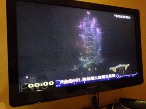 台北のランドマーク「TAIPEI 101」はニューイヤー花火で包まれていた